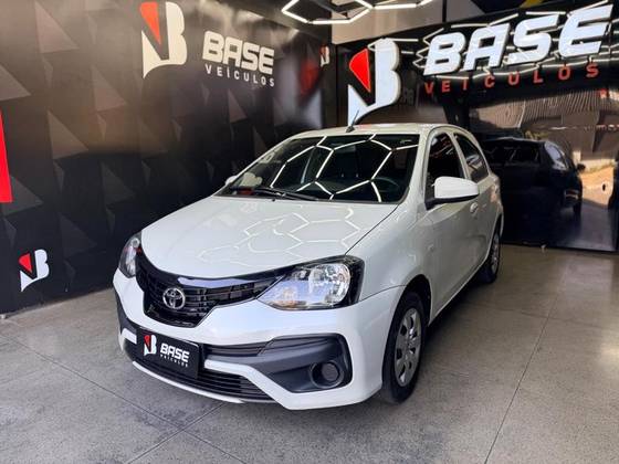 TOYOTA ETIOS 1.3 X 16V FLEX 4P AUTOMÁTICO TOYOTA ETIOS 1.3 X 16V FLEX 4P AUTOMÁTICO
